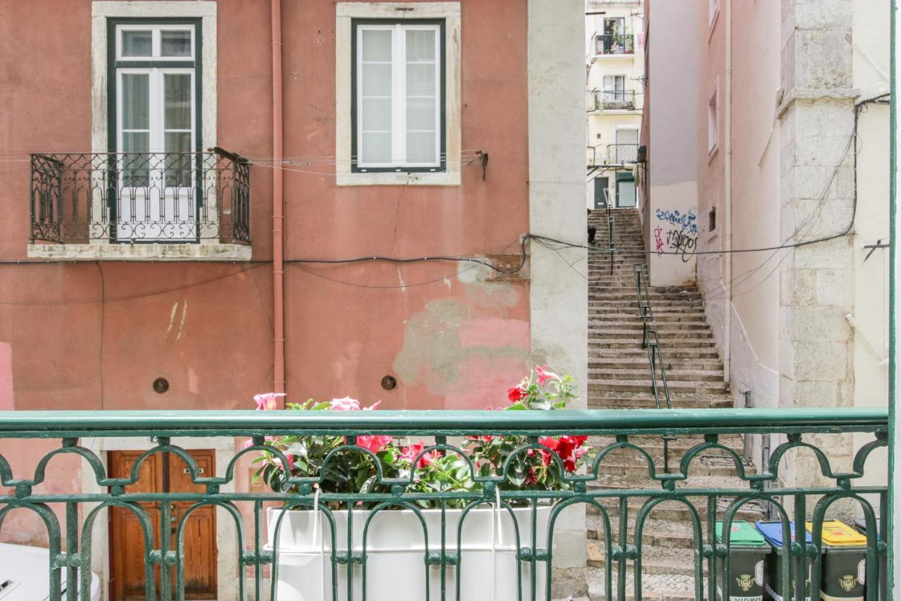 Golden Cage Chiado - Charm Historic And Cozy Apartment Lisbon Luaran gambar