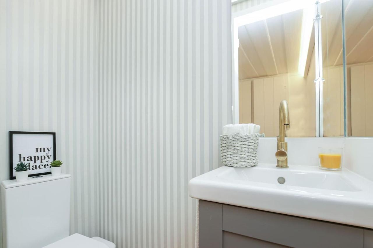 Golden Cage Chiado - Charm Historic And Cozy Apartment Lisbon Luaran gambar