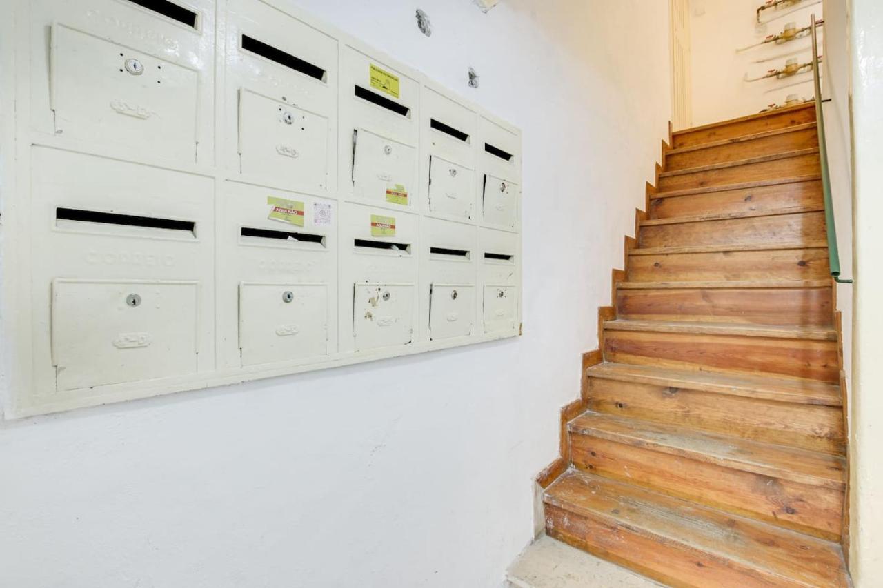 Golden Cage Chiado - Charm Historic And Cozy Apartment Lisbon Luaran gambar