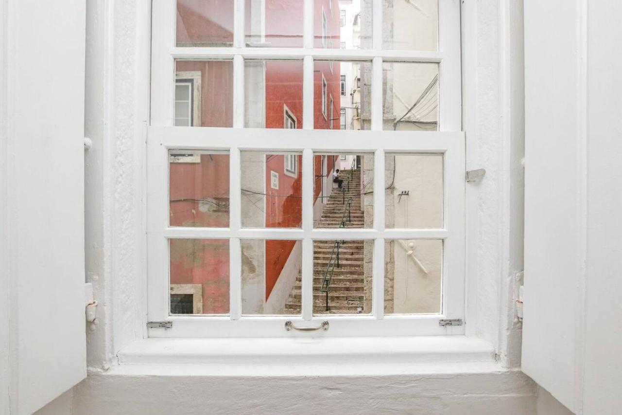 Golden Cage Chiado - Charm Historic And Cozy Apartment Lisbon Luaran gambar