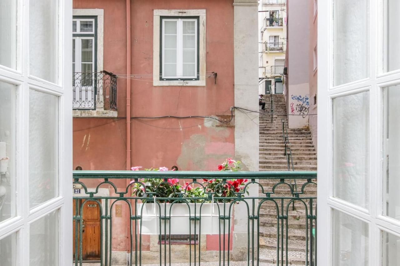 Golden Cage Chiado - Charm Historic And Cozy Apartment Lisbon Luaran gambar