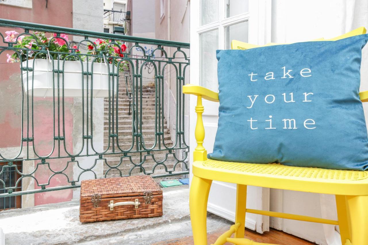 Golden Cage Chiado - Charm Historic And Cozy Apartment Lisbon Luaran gambar