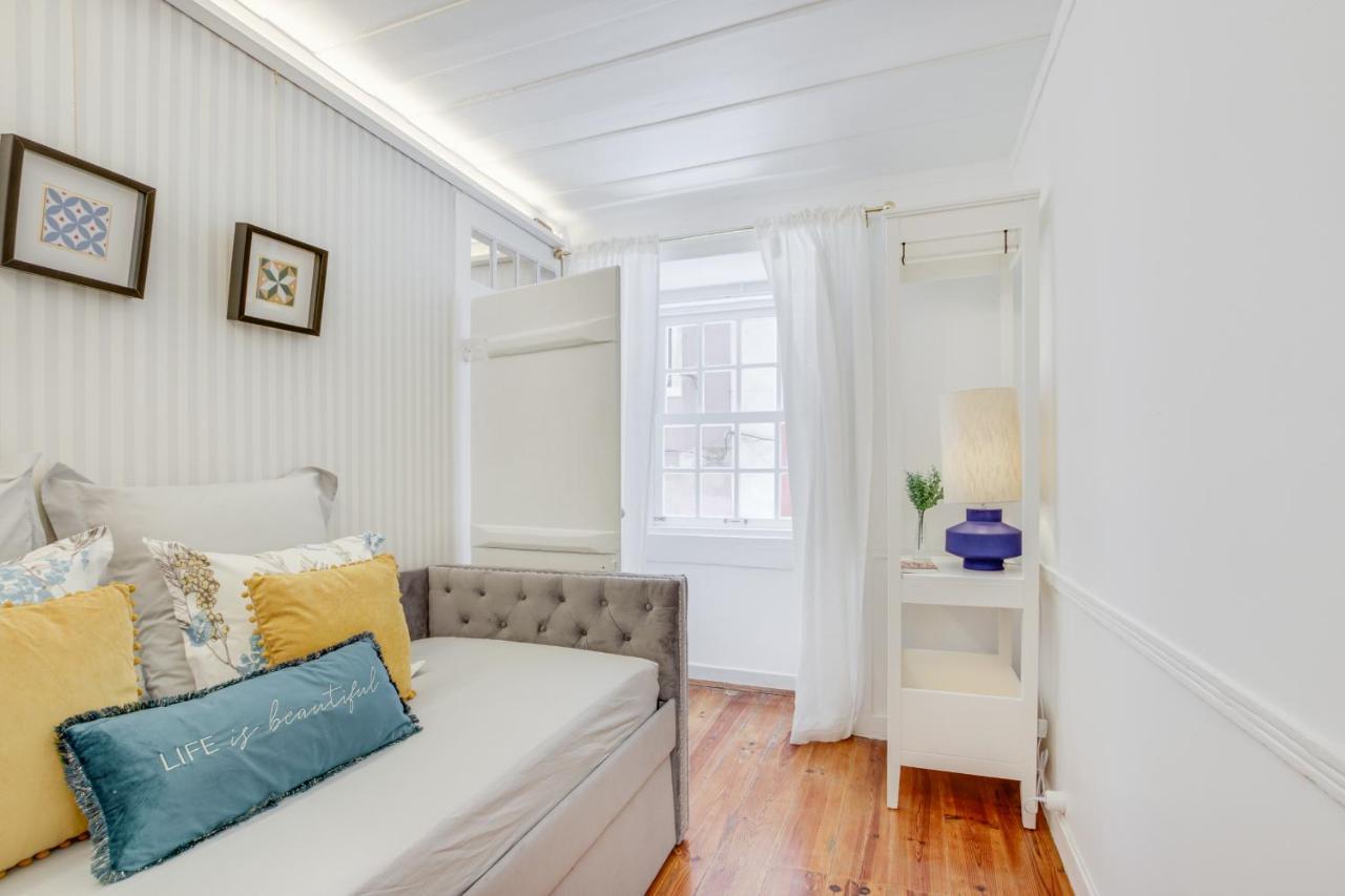 Golden Cage Chiado - Charm Historic And Cozy Apartment Lisbon Luaran gambar