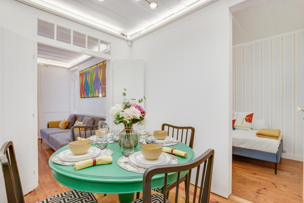 Golden Cage Chiado - Charm Historic And Cozy Apartment Lisbon Luaran gambar