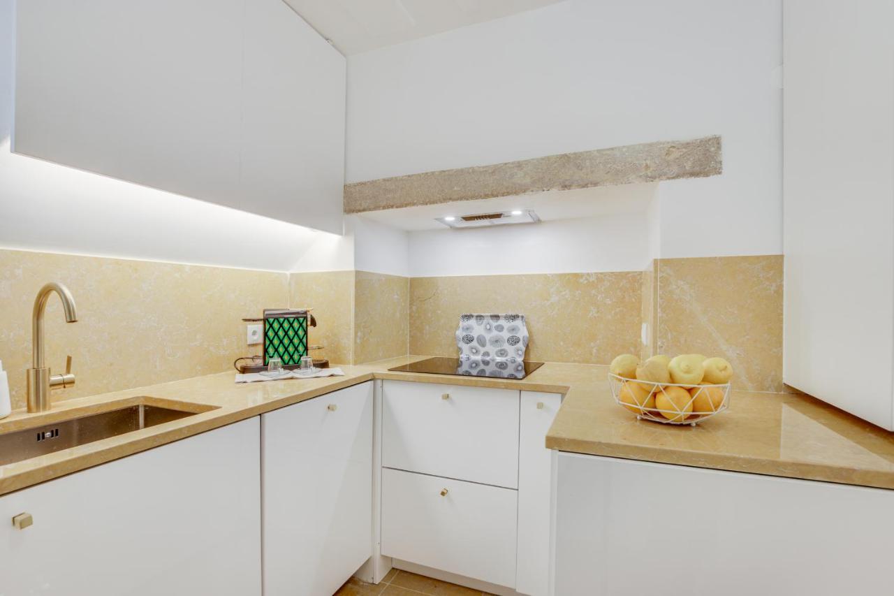 Golden Cage Chiado - Charm Historic And Cozy Apartment Lisbon Luaran gambar