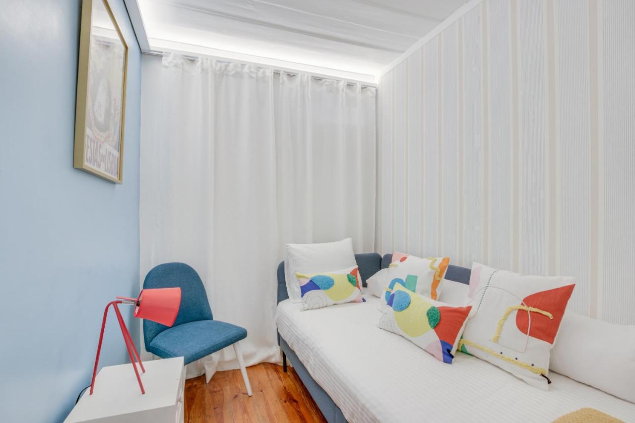 Golden Cage Chiado - Charm Historic And Cozy Apartment Lisbon Luaran gambar