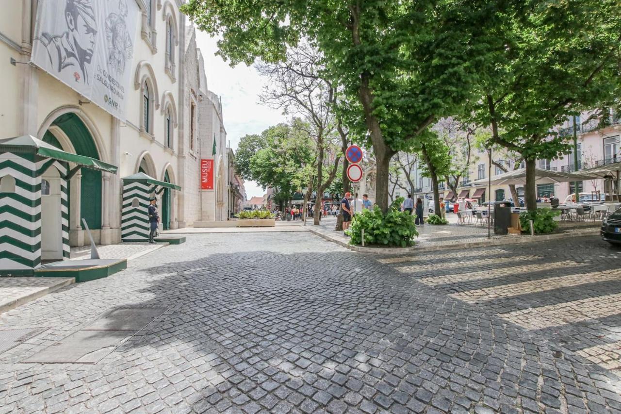 Golden Cage Chiado - Charm Historic And Cozy Apartment Lisbon Luaran gambar