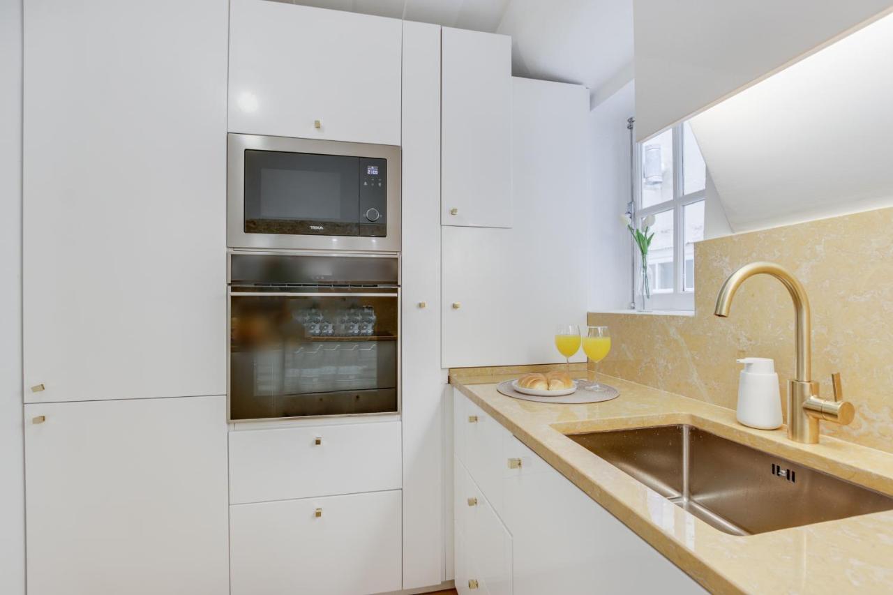 Golden Cage Chiado - Charm Historic And Cozy Apartment Lisbon Luaran gambar