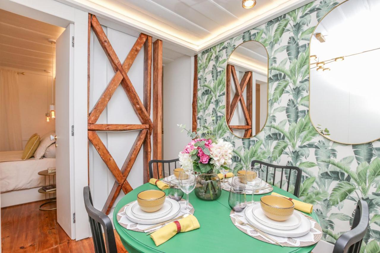 Golden Cage Chiado - Charm Historic And Cozy Apartment Lisbon Luaran gambar