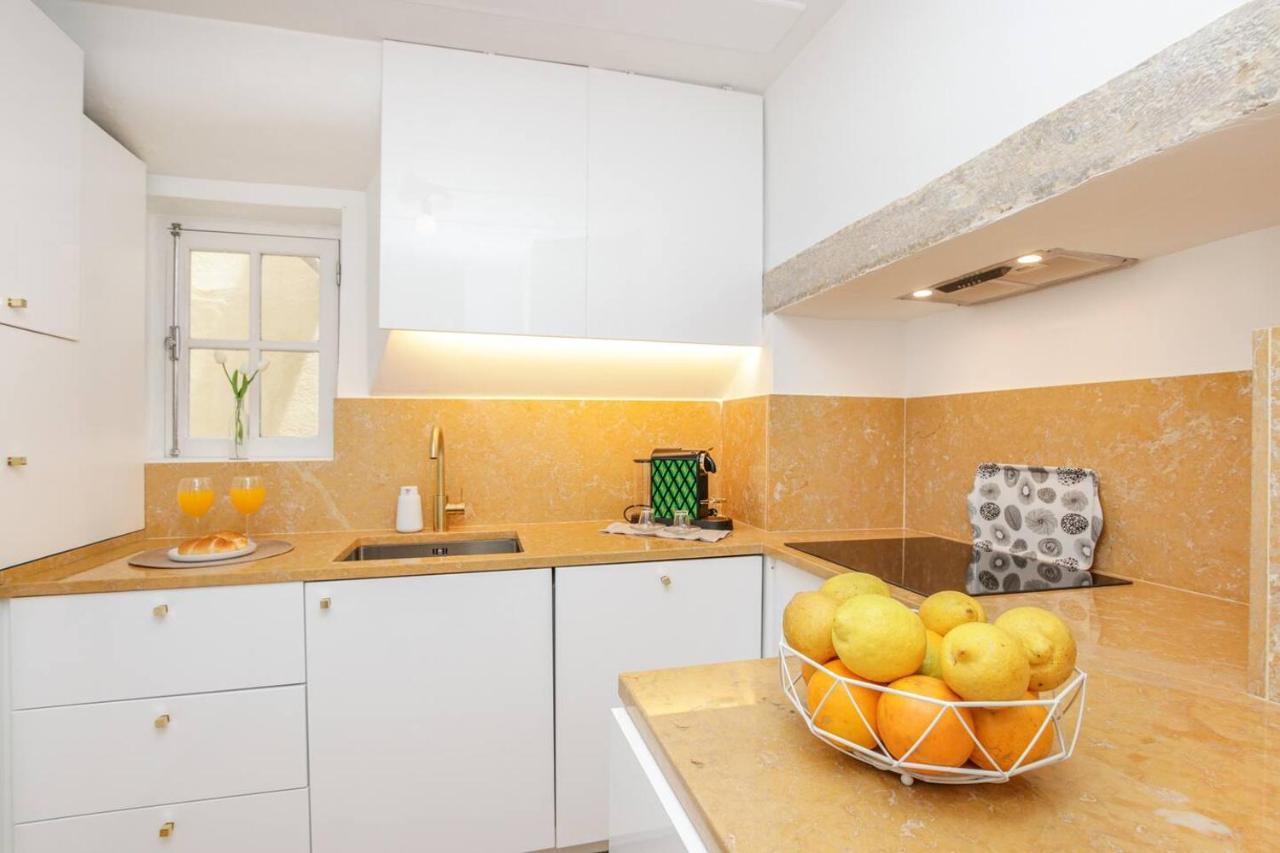 Golden Cage Chiado - Charm Historic And Cozy Apartment Lisbon Luaran gambar
