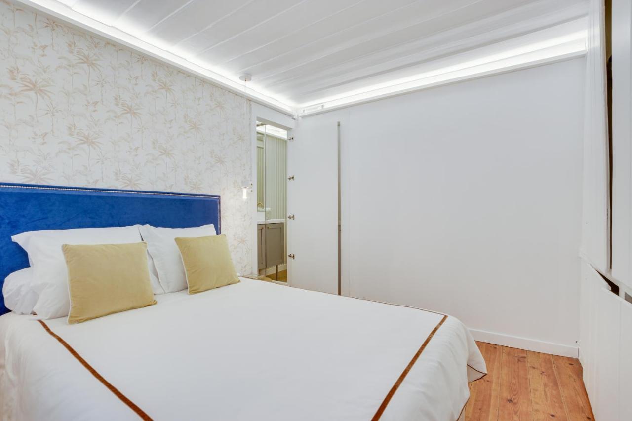 Golden Cage Chiado - Charm Historic And Cozy Apartment Lisbon Luaran gambar
